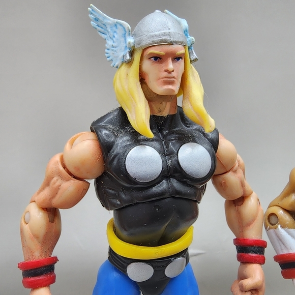 Marvel 2010 Thor & 2011 Beta Ray Bill Action Figures 4.5 Inch - Picture 3 of 5